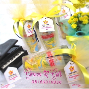 HAMPERS DAN SOUVENIR BANDUNG  Kami Gracia Gift Bandung menyediakan berbagai macam hampers untuk berbagai keperluan seperti souvenir ulang tahun, souvenir manyue, baby shower souvenir, souvenir pernikahan bandung dll