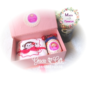 HAMPERS DAN SOUVENIR BANDUNG  Kami Gracia Gift Bandung menyediakan berbagai macam hampers untuk berbagai keperluan seperti souvenir ulang tahun, souvenir manyue, baby shower souvenir, souvenir pernikahan bandung dll