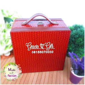 HAMPERS DAN SOUVENIR BANDUNG  Kami Gracia Gift Bandung menyediakan berbagai macam hampers untuk berbagai keperluan seperti souvenir ulang tahun, souvenir manyue, baby shower souvenir, souvenir pernikahan bandung dll