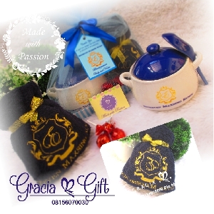 HAMPERS DAN SOUVENIR BANDUNG  Kami Gracia Gift Bandung menyediakan berbagai macam hampers untuk berbagai keperluan seperti souvenir ulang tahun, souvenir manyue, baby shower souvenir, souvenir pernikahan bandung dll