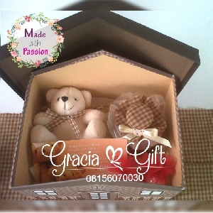 HAMPERS DAN SOUVENIR BANDUNG Cute Welcoming Home for baby born Kami Gracia Gift Bandung menyediakan berbagai macam hampers untuk berbagai keperluan seperti souvenir ulang tahun, souveniKr manyue, baby shower souvenir, souvenir pernikahan bandung dll