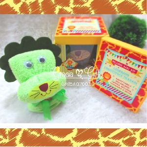 HAMPERS DAN SOUVENIR BANDUNG Handuk Boneka Lion Gracia Gift Manye Bandung, Tasikmalaya, Jakarta, Cianjur, Garut  menyediakan berbagai macam keranjang rotan dengan berbagai macam bentuk dan ukuran custom  untuk berbagai keperluan seperti soovenir ulang tahun, goodie bag, manye, manyuek, baby full month, sebulanan bayi, souvenir aqiqah, promosi perusahaan 
