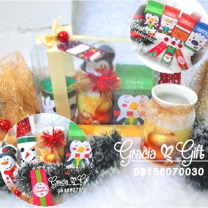 HAMPERS DAN SOUVENIR BANDUNG Hamper natal paket milky mug gold Kami Gracia Gift Bandung menyediakan berbagai macam hampers untuk berbagai keperluan seperti souvenir ulang tahun, souveniKr manyue, baby shower souvenir, souvenir pernikahan bandung dll