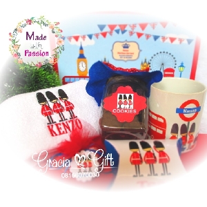 HAMPERS DAN SOUVENIR BANDUNG Hampers kenzo towel Kami Gracia Gift Bandung menyediakan berbagai macam hampers untuk berbagai keperluan seperti souvenir ulang tahun, souveniKr manyue, baby shower souvenir, souvenir pernikahan bandung dll