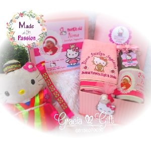 HAMPERS DAN SOUVENIR BANDUNG Towel custom hello kitty Kami Gracia Gift Bandung menyediakan berbagai macam hampers untuk berbagai keperluan seperti souvenir ulang tahun, souveniKr manyue, baby shower souvenir, souvenir pernikahan bandung dll