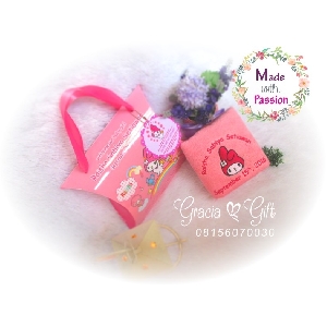 HAMPERS DAN SOUVENIR BANDUNG TOWEL PACKING PILLOWBOX Kami Gracia Gift Bandung menyediakan berbagai macam hampers untuk berbagai keperluan seperti souvenir ulang tahun, souvenir manyue, baby shower souvenir, souvenir pernikahan bandung dll