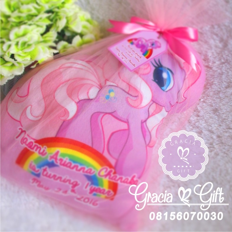 Kami Gracia Gift Bandung menyediakan berbagai macam hampers untuk berbagai keperluan seperti souvenir ulang tahun, souvenir manyue, baby shower souvenir, souvenir pernikahan bandung dll