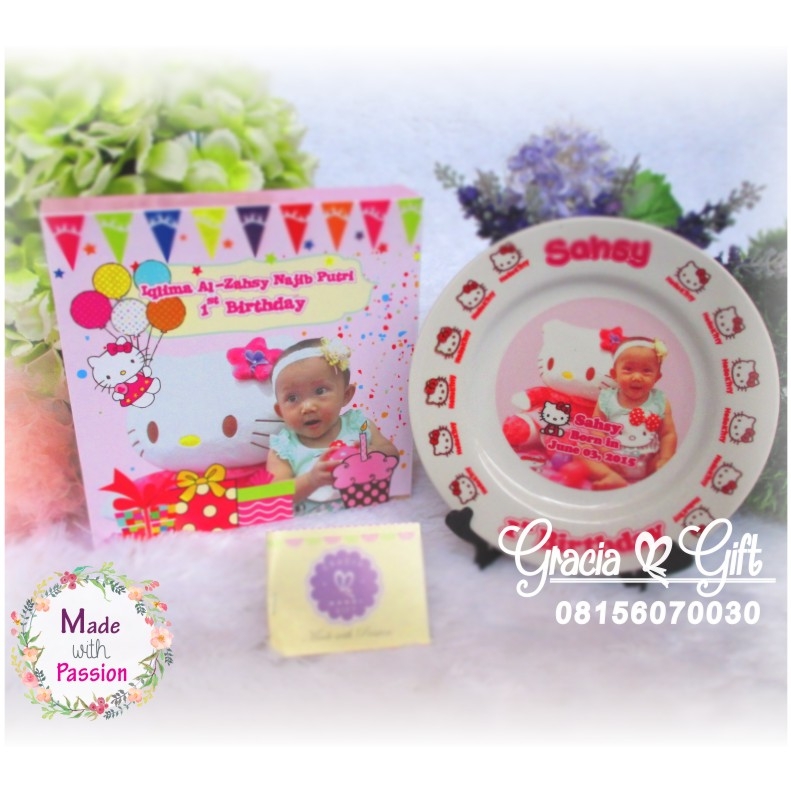 Kami Gracia Gift Bandung menyediakan berbagai macam hampers untuk berbagai keperluan seperti souvenir ulang tahun, souvenir manyue, baby shower souvenir, souvenir pernikahan bandung dll