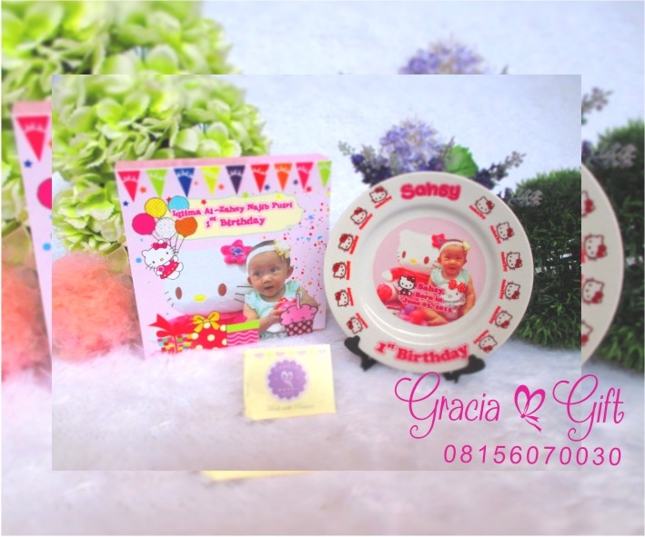 Kami Gracia Gift Bandung menyediakan berbagai macam hampers untuk berbagai keperluan seperti souvenir ulang tahun, souvenir manyue, baby shower souvenir, souvenir pernikahan bandung dll