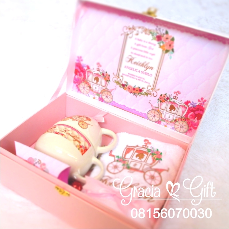Kami Gracia Gift Bandung menyediakan berbagai macam hampers untuk berbagai keperluan seperti souvenir ulang tahun, souveniKr manyue, baby shower souvenir, souvenir pernikahan bandung dll