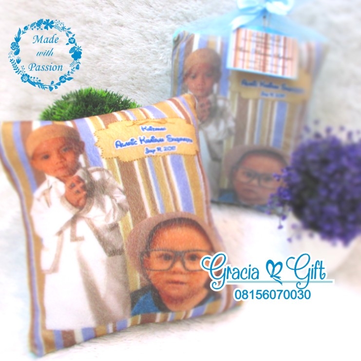 Kami Gracia Gift Bandung menyediakan berbagai macam hampers berupa bantal dan boneka untuk berbagai keperluan seperti souvenir ulang tahun, souveniKr manyue, baby shower souvenir, souvenir pernikahan bandung dll