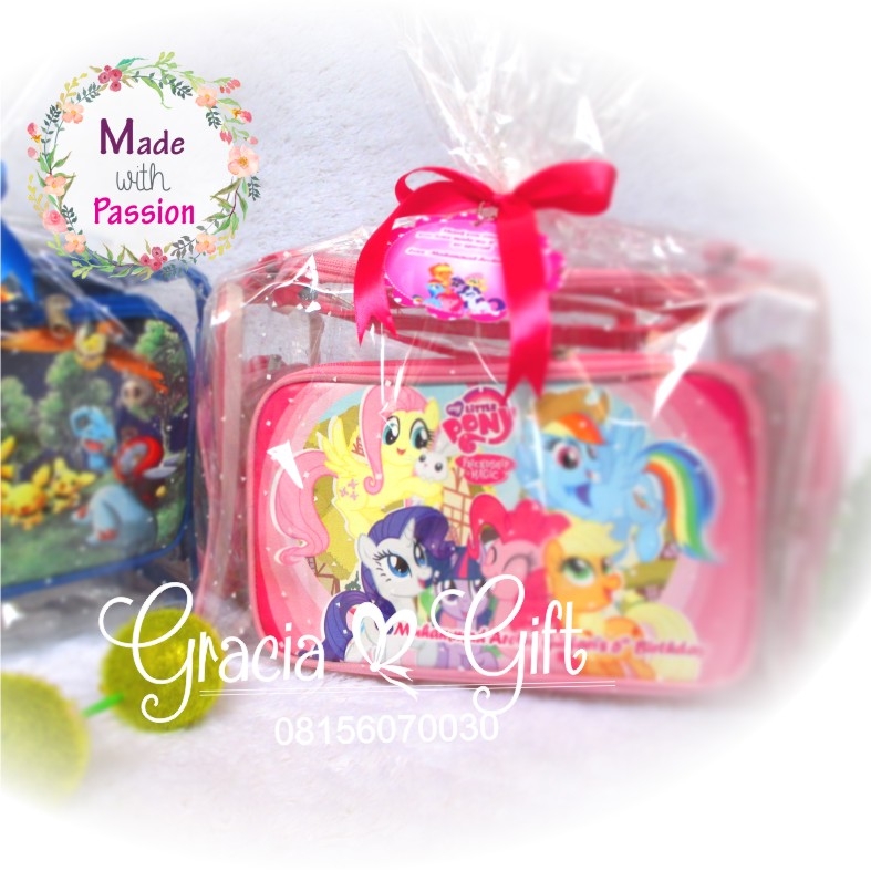 Kami Gracia Gift Bandung menyediakan berbagai macam hampers untuk berbagai keperluan seperti souvenir ulang tahun, souveniKr manyue, baby shower souvenir, souvenir pernikahan bandung dll