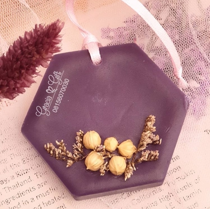 Kami Gracia Gift Bandung menyediakan berbagai macam hampers untuk berbagai keperluan seperti souvenir ulang tahun, souvenir manyue, baby shower souvenir, souvenir pernikahan, lilin lilin aroma terapi sovenir bandung dll