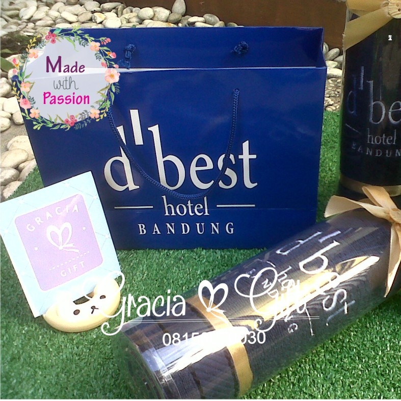 Souvenir handuk dari Gracia Gift hadir dengan pilihan warna elegan dan packaging eksklusif. Cocok untuk acara pernikahan, corporate gift, seminar, atau ulang tahun